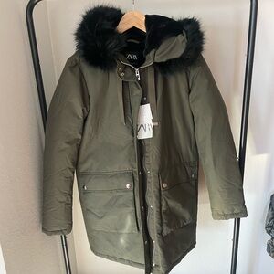 Zara Coat 
Size small 
NWT